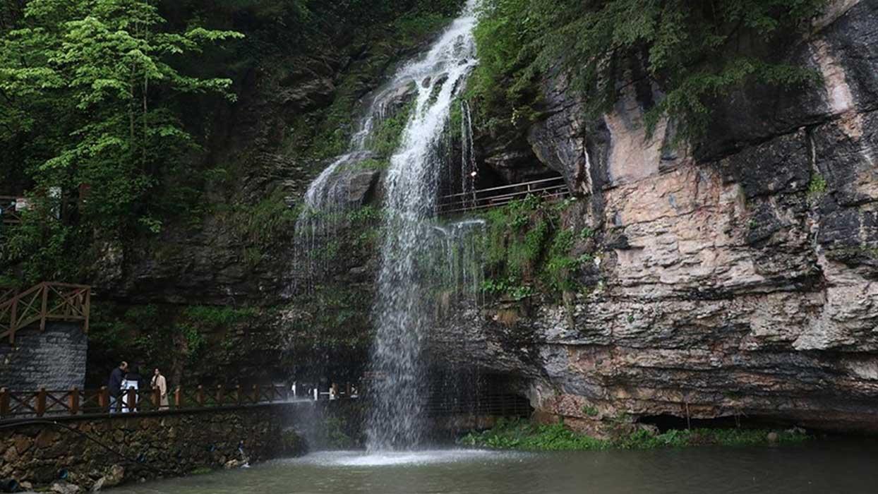 Trabzon'daki Çal Mağarası turistlerin Karadeniz rotasında ilk sıralarda