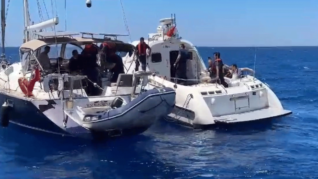 Uluslararası sularda dev operasyon: 10 FETÖ üyesi yakalandı
