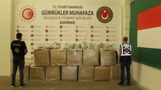Türkiye'ye giriş yapmaya çalışan iki tırda metamfetamin ve 370 kilogram esrar ele geçirildi 