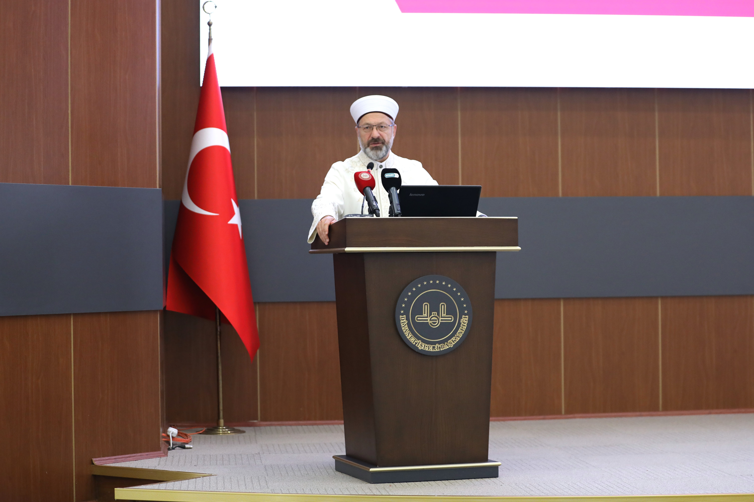Diyanet İşleri Başkanı Erbaş: “Hedefimiz, bütün kardeşlerimizin Kur'an-ı Kerim'i okuyup anlamalarına rehberlik etmektir”