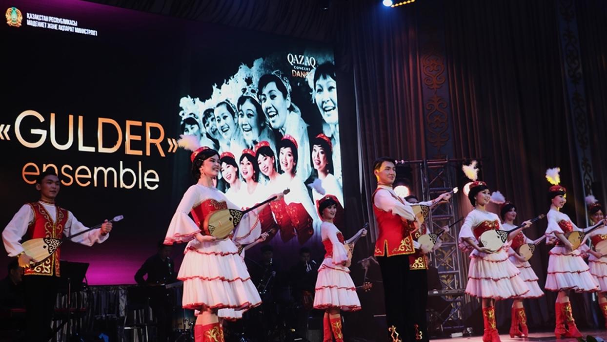 Kazakistan'ın köklü dans topluluğu Gülder, yarım asırdır Kazak halk oyunlarını sahneye taşıyor