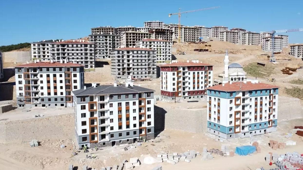 TOKİ, Çanakkale'de "4 kat sınırı olan yerde 5 katlı bina diktiği" iddialarını yalanladı: