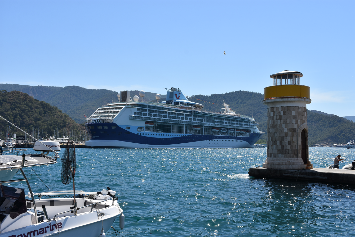 "Marella Discovery" 1695 yolcusuyla Marmaris'e geldi