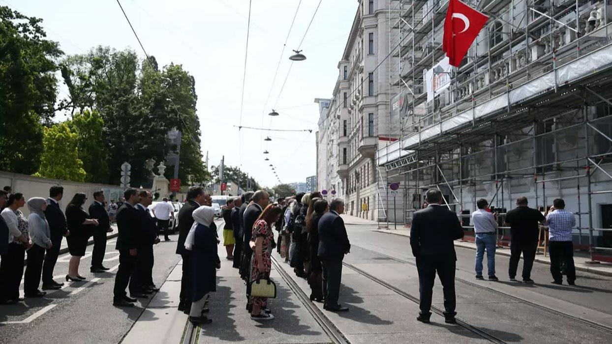 Ermeni teröristlerce şehit edilen demokrasi şehidimiz Erdoğan Özen, Viyana'da anıldı