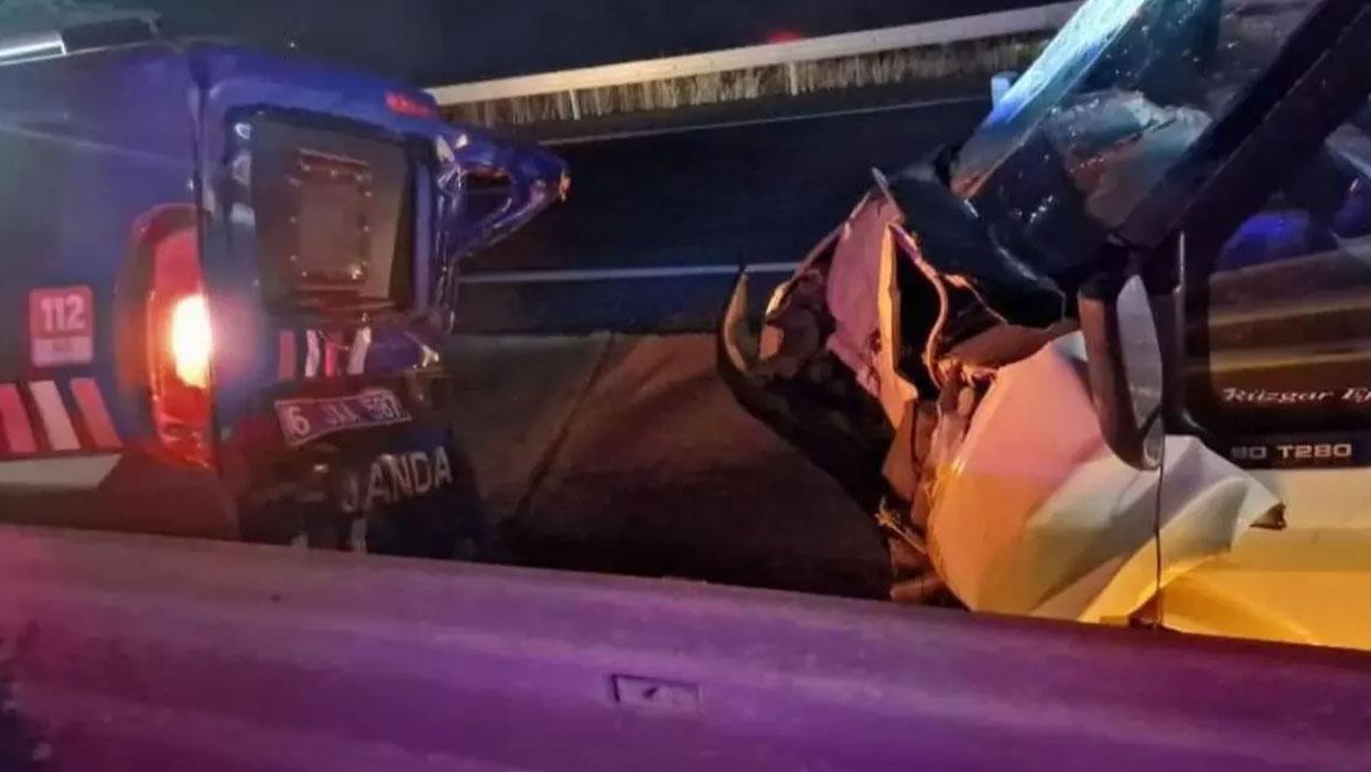 Ankara'da jandarma aracına minibüs çarptı: 1 ölü 4 yaralı