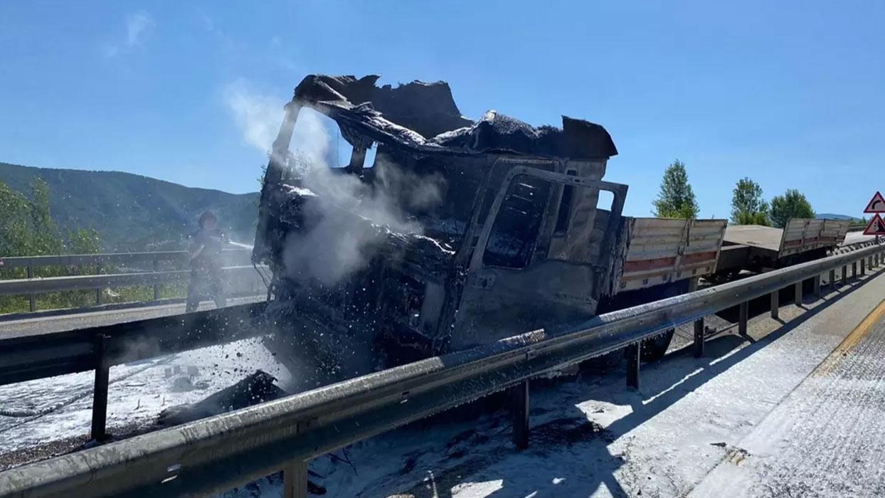 Tırdan düşen beton blok faciaya neden oldu: 1 ölü