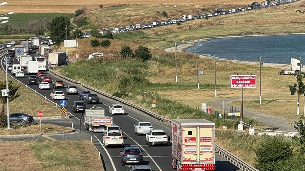 Yollarda bayram tatili dönüşü hareketliliği yaşanıyor