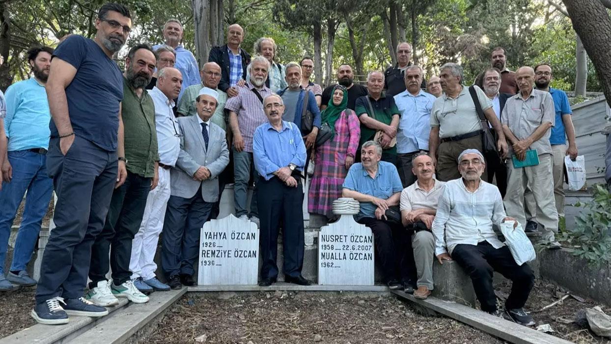 Yazar Nusret Özcan 17. yılında doğup büyüdüğü semtte mezarı başında yad edildi