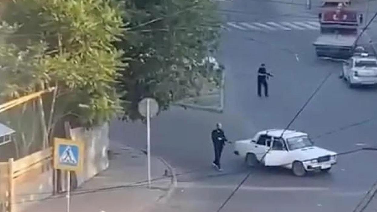 Dağıstan Özerk Cumhuriyeti Başkanı Melikov, silahlı saldırılar nedeniyle yerel yöneticileri suçladı
