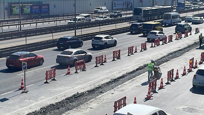 Yenibosna'da yaya üst geçidini yenileme çalışması trafik yoğunluğu oluşturdu