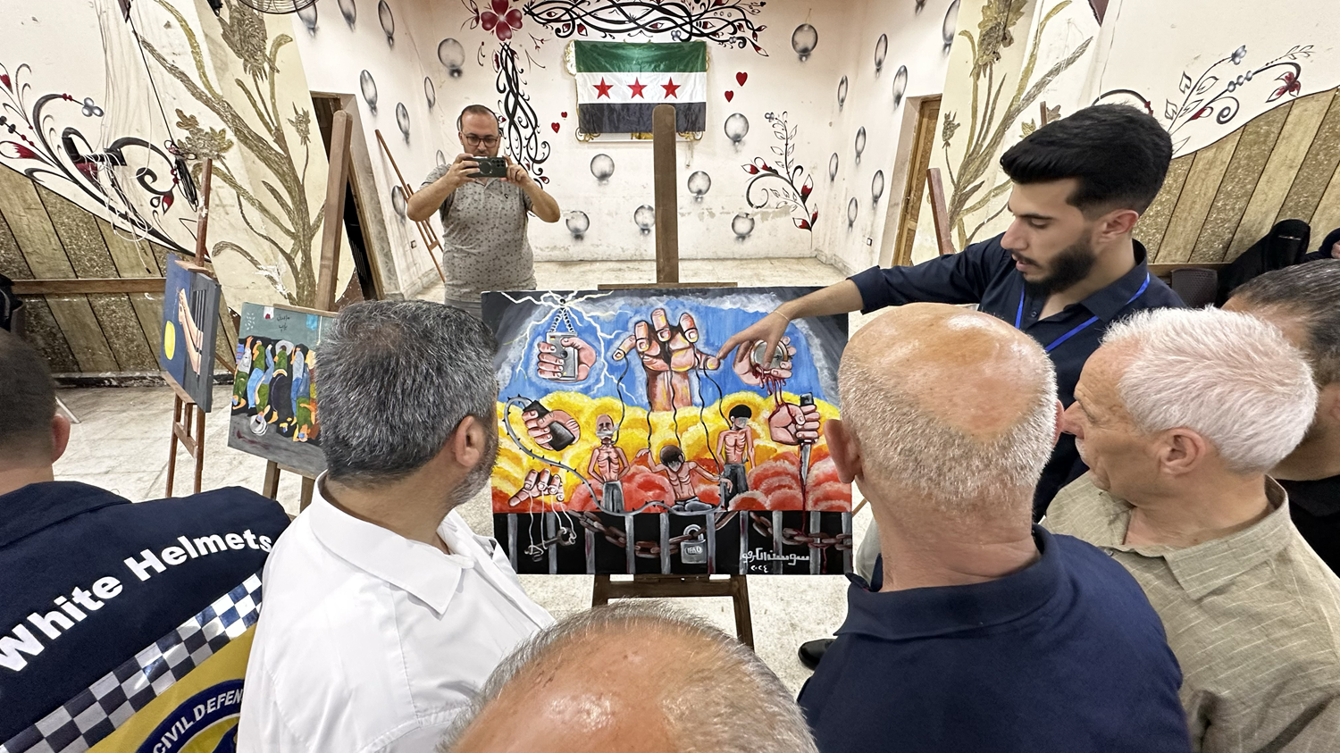 Suriye'nin Bab ilçesinde kadın ressamların hazırladığı "Hapishanelerin Nabzı" sergisi açıldı