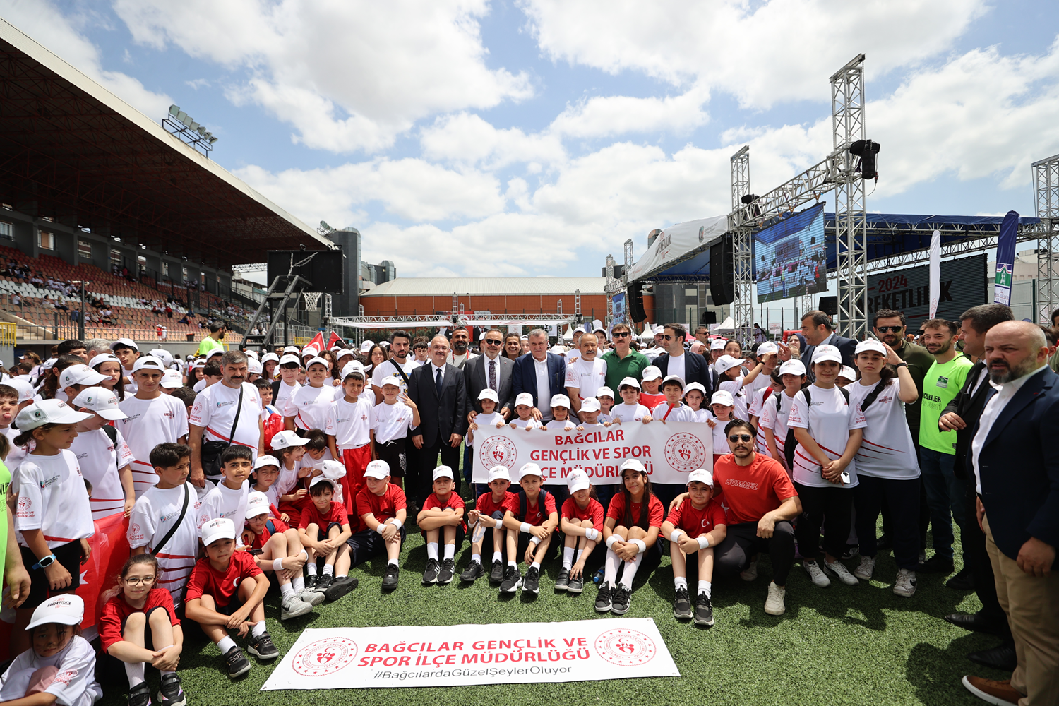 Gençlik ve Spor Bakanı Bak, GSB Spor Okulları'nın açılışına katıldı