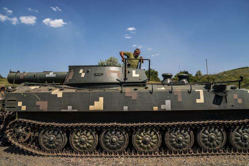 Ukrayna ordusu Donetsk Oblastı'nda UR-77 Meteorit mayın temizleme ...