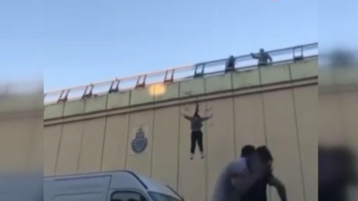 Karayolu üzerinde intihar girişimi: Genç kız metrelerce yükseklikten düştü!