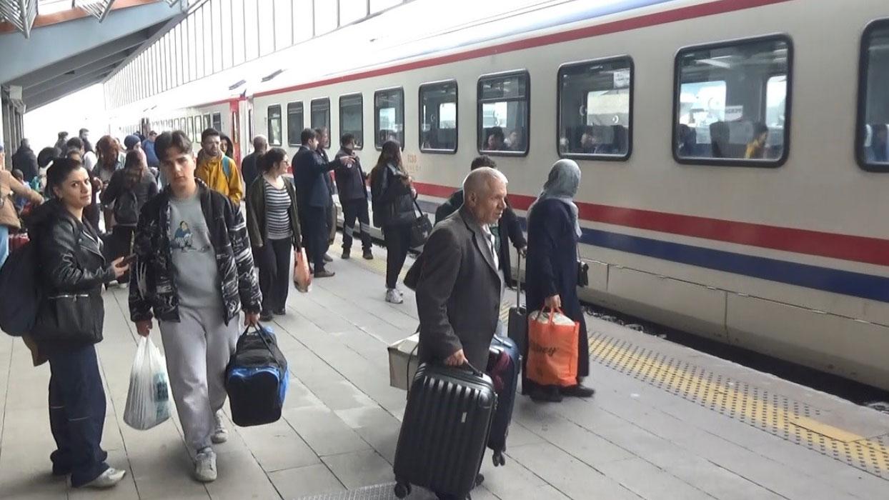 Karslılar, yüksek bilet fiyatlarından dolayı Doğu Ekspresi'ne yöneldi.