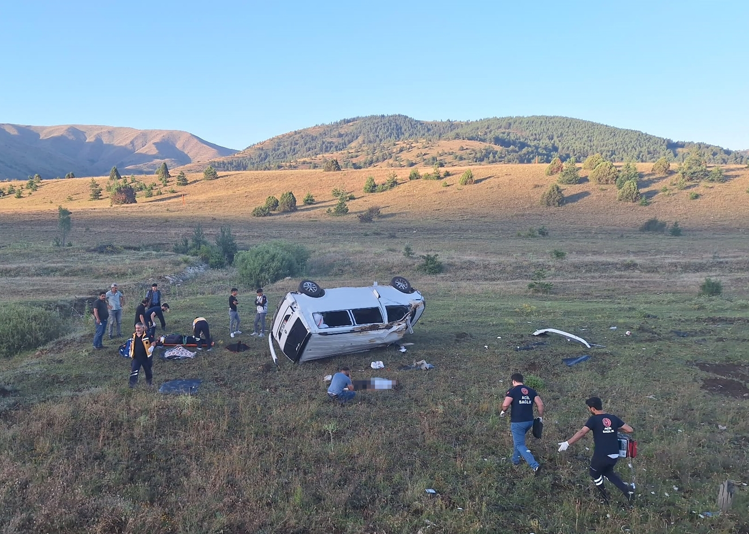 Erzincan'da minibüs devrildi, 1 kişi öldü, 6 kişi yaralandı