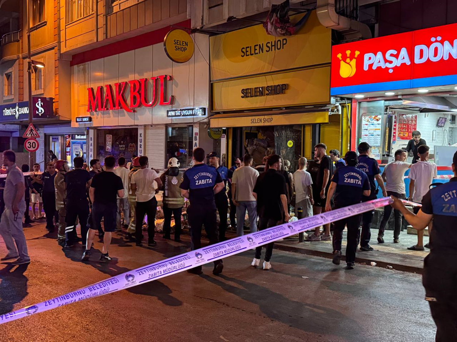 Zeytinburnu'nda tekel bayisinin asma katı çöktü: 1 yaralı