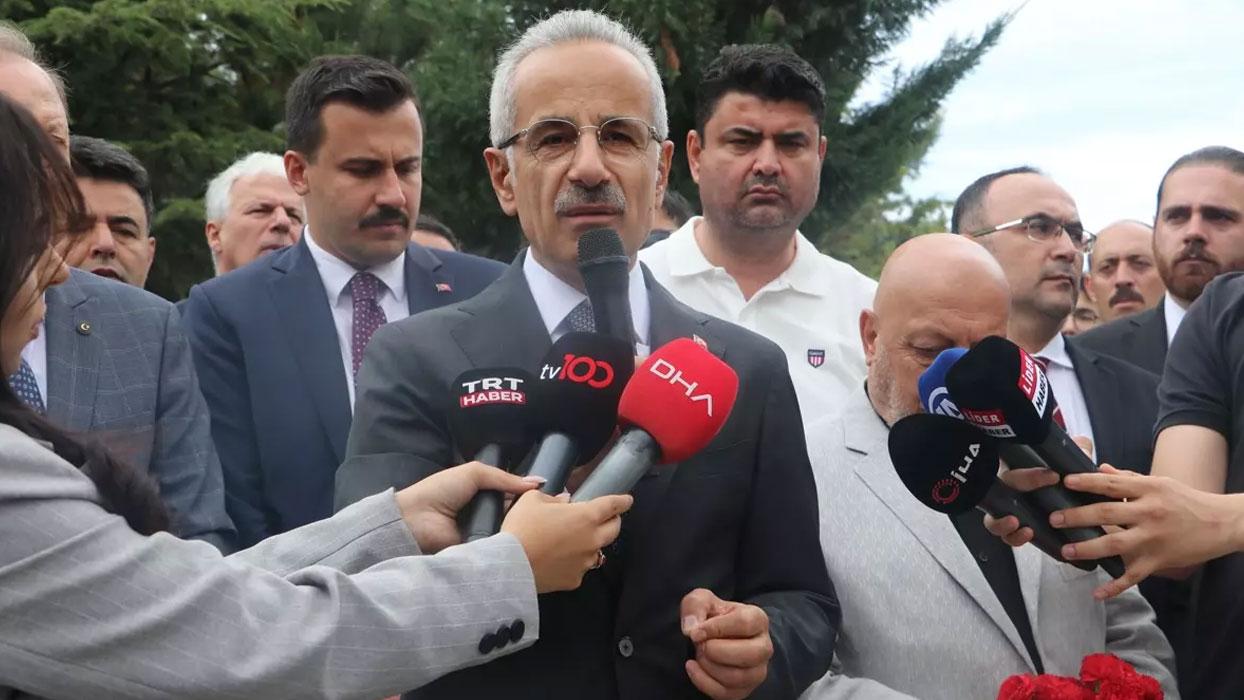 Bakan Uraloğlu, 15 Temmuz'da şehit düşen Türksat çalışanını mezarı başında andı