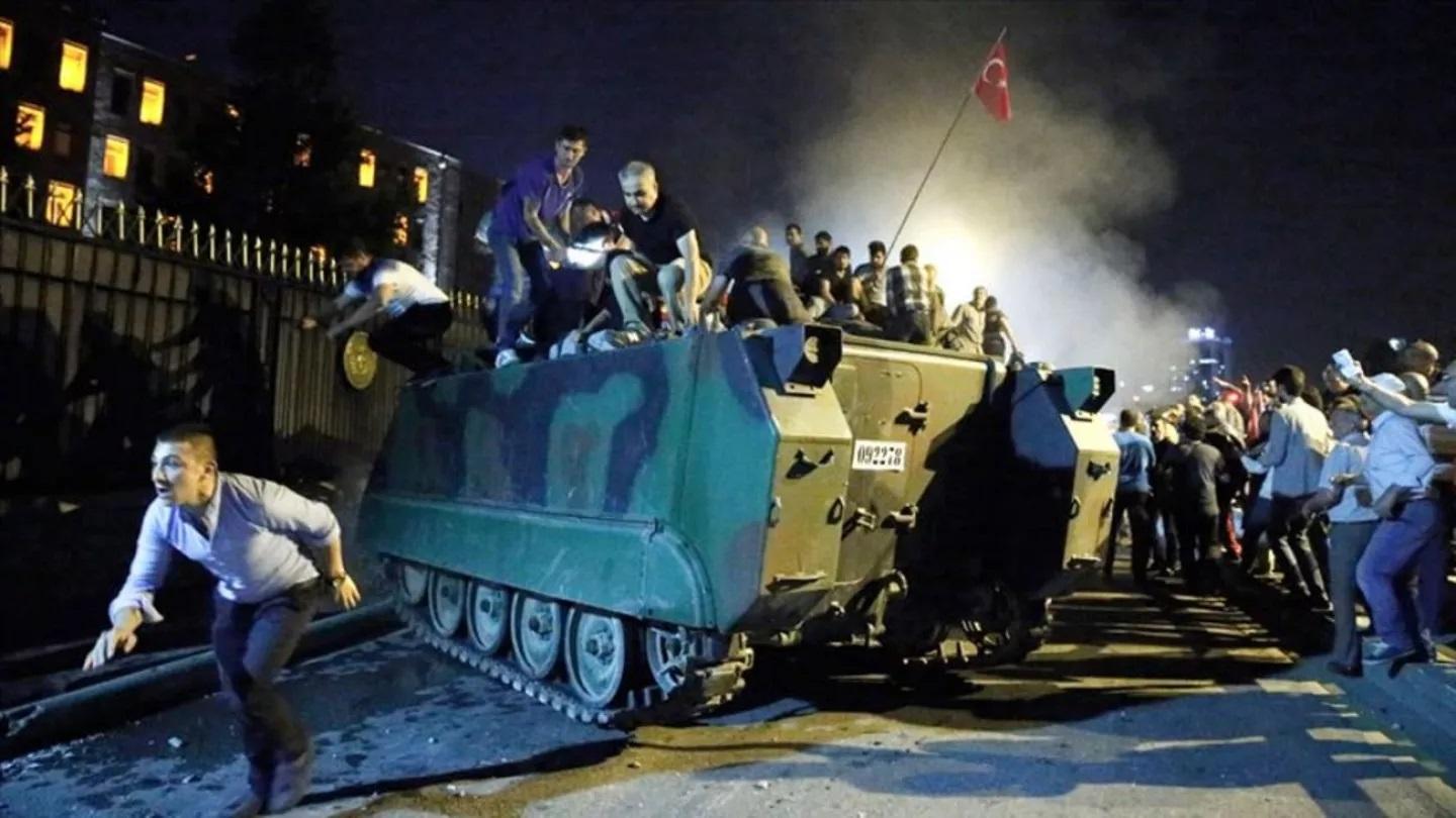 Başkan Erdoğan'ın çağrısı milli iradeye yön verdi: Halk darbeye 'dur' dedi