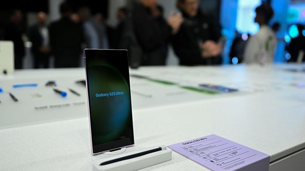 Küresel akıllı telefon satışları ikinci çeyrekte Samsung ve Apple öncülüğünde yüzde 6,5 arttı