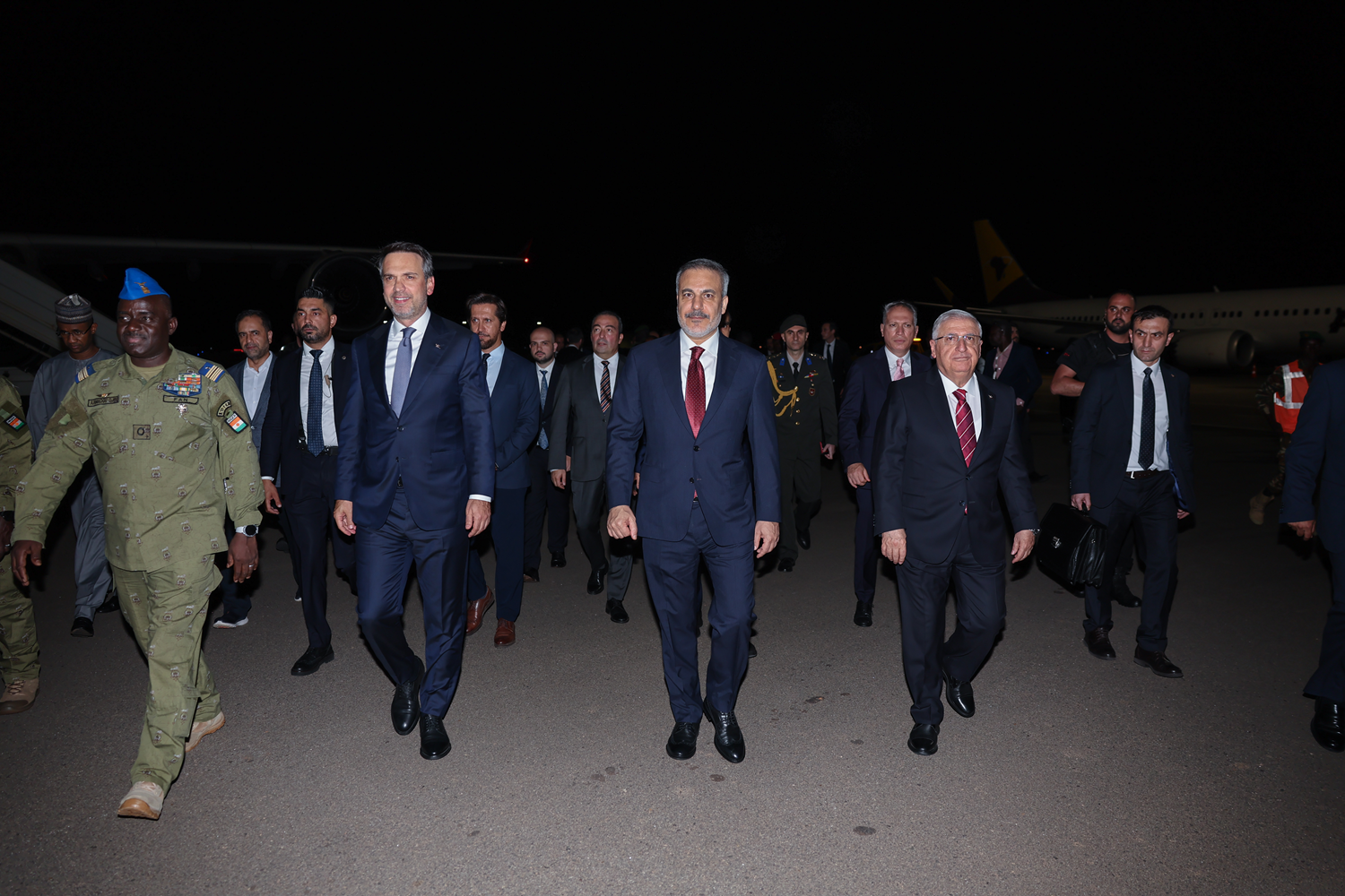 3 bakandan Nijer çıkarması