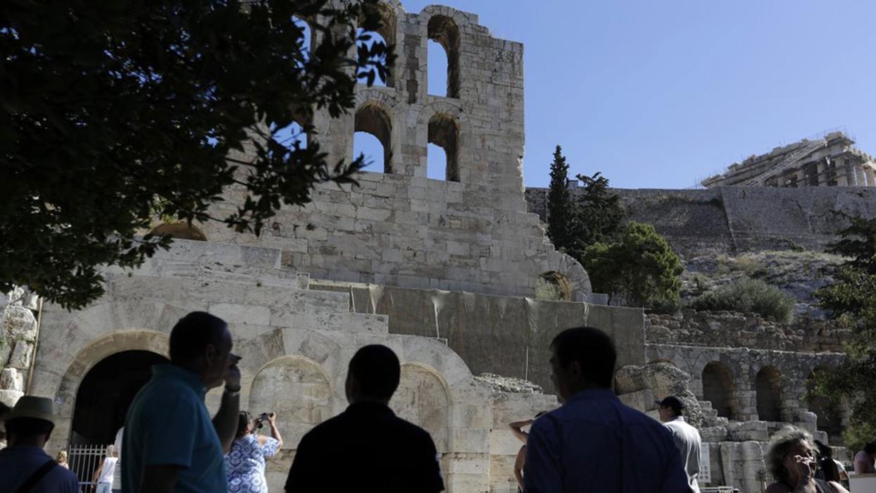 Atina'daki tarihi Akropolis aşırı sıcak nedeniyle bir süreliğine ziyarete kapatıldı