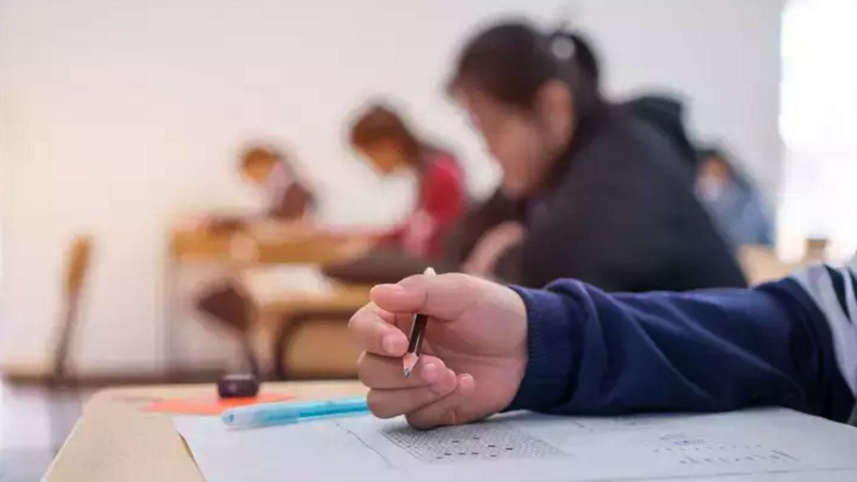 Kırım Türkü annenin kızı Safiye Yaşar, YDT'de Rusça alanında Türkiye birincisi oldu