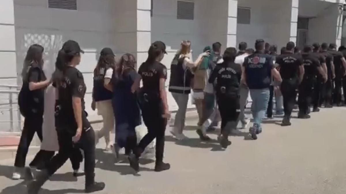 'Signal' uygulaması üzerinden iletişim kurmuşlar! FETÖ'nün öğrenci yapılanmasına yönelik operasyonda 12 kişi yakalandı