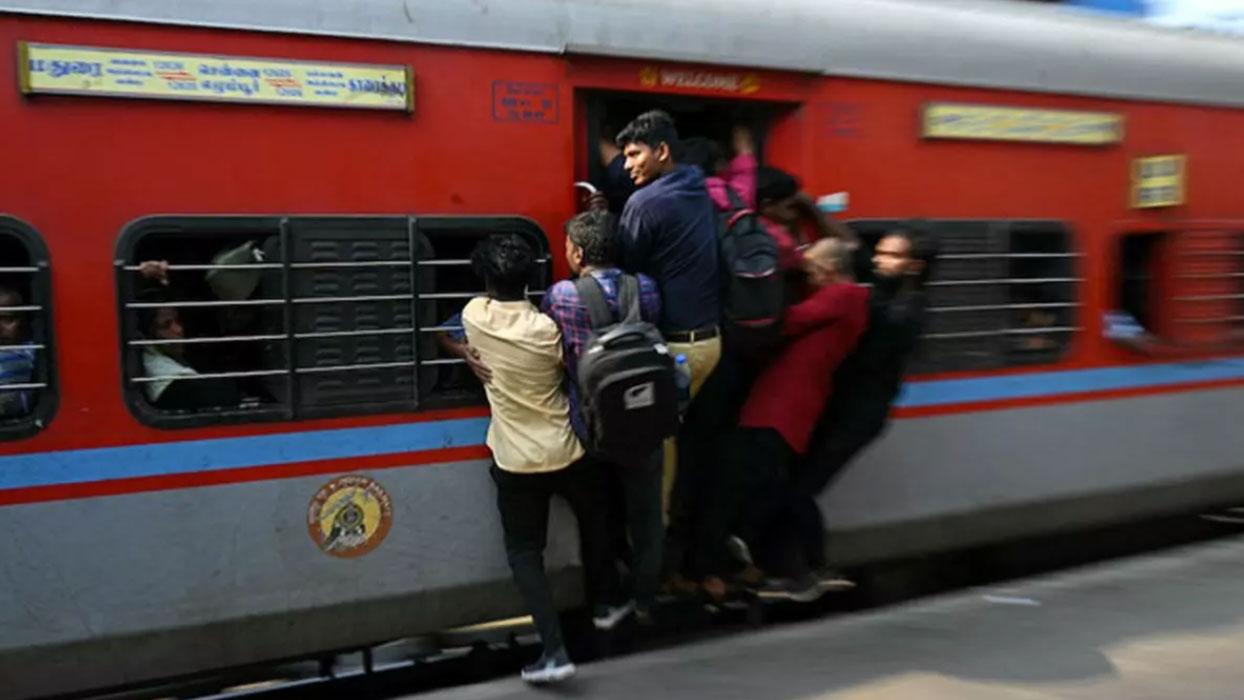 Hindistan'da meydana gelen tren kazasında 2 kişi öldü