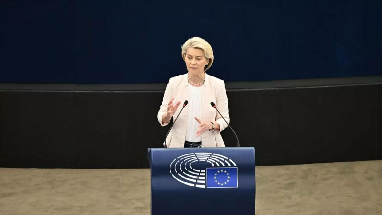 Ursula Von Der Leyen, Avrupa Komisyonu Başkanı olarak yeniden seçildi