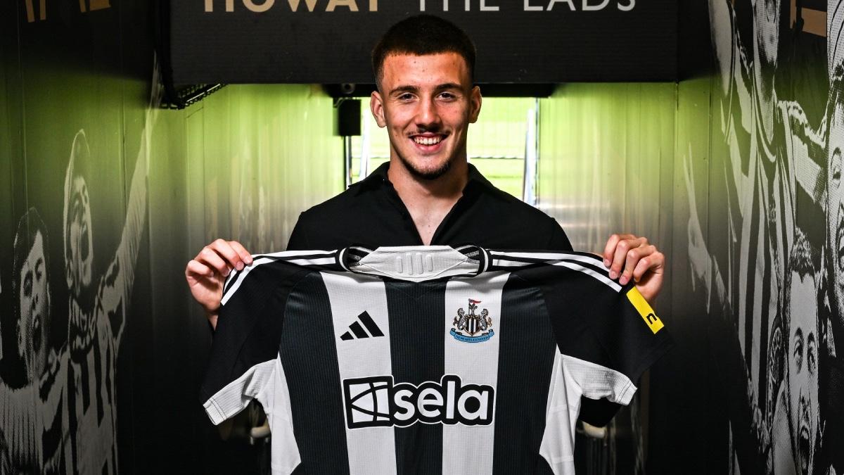 Newcastle United yeni transferi Miodrag Pivas'u duyurdu