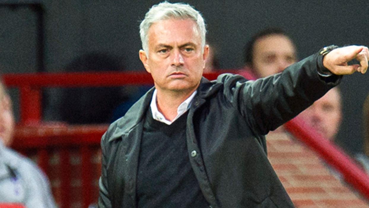 Jose Mourinho: "Şampiyonlar Ligi maçının böyle bir sahada oynanması kabul edilemez"