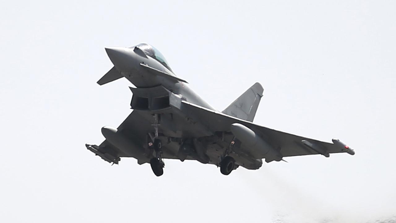 İtalya'nın Eurofighter savaş uçağı askeri tatbikatta düştü