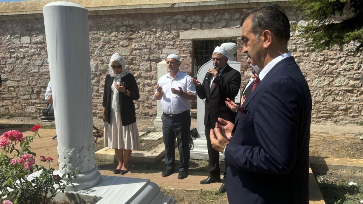Halil İnalcık mezarı başında anıldı