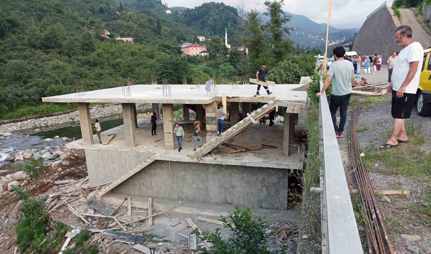 Giresun'da dere yatağına yapılan o inşaata yıkım kararı jet hızıyla uygulandı