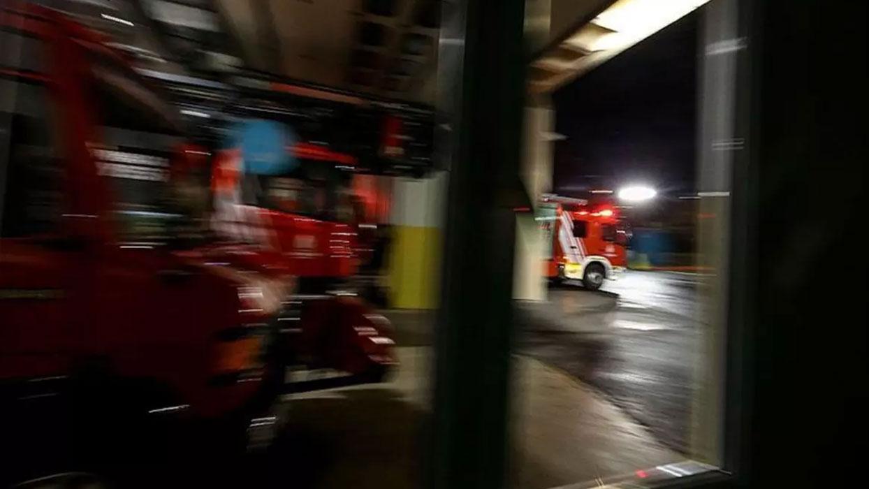 Beyoğlu'nda 3 katlı bir binada yangın