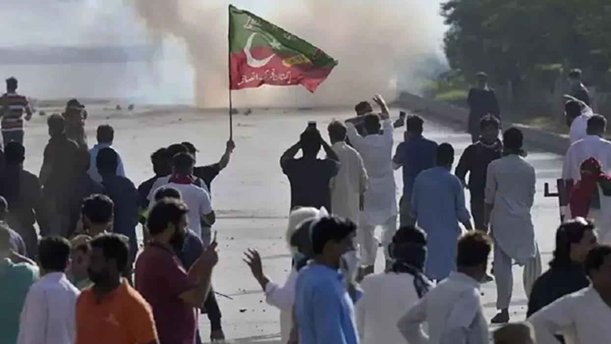 Pakistan'da iki aşiret arasında silahlı çatışma: 35 ölü