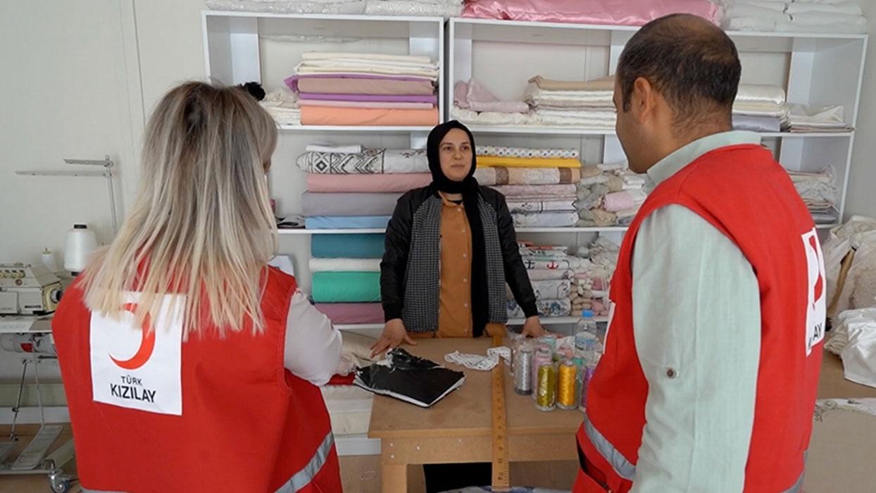Türk Kızılaydan depremzede esnafa destek