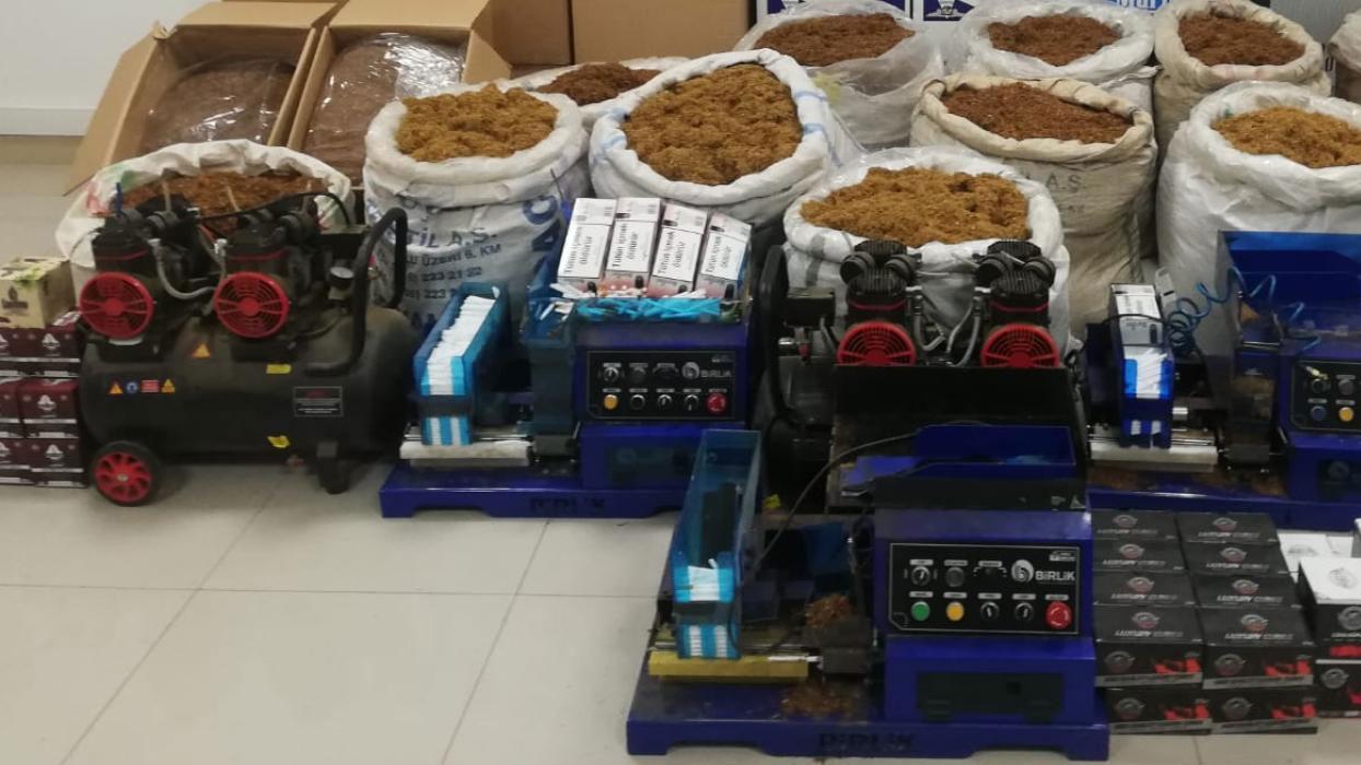 İstanbul'da kaçak tütün operasyonu: 5 milyondan fazla makaron ele geçirildi