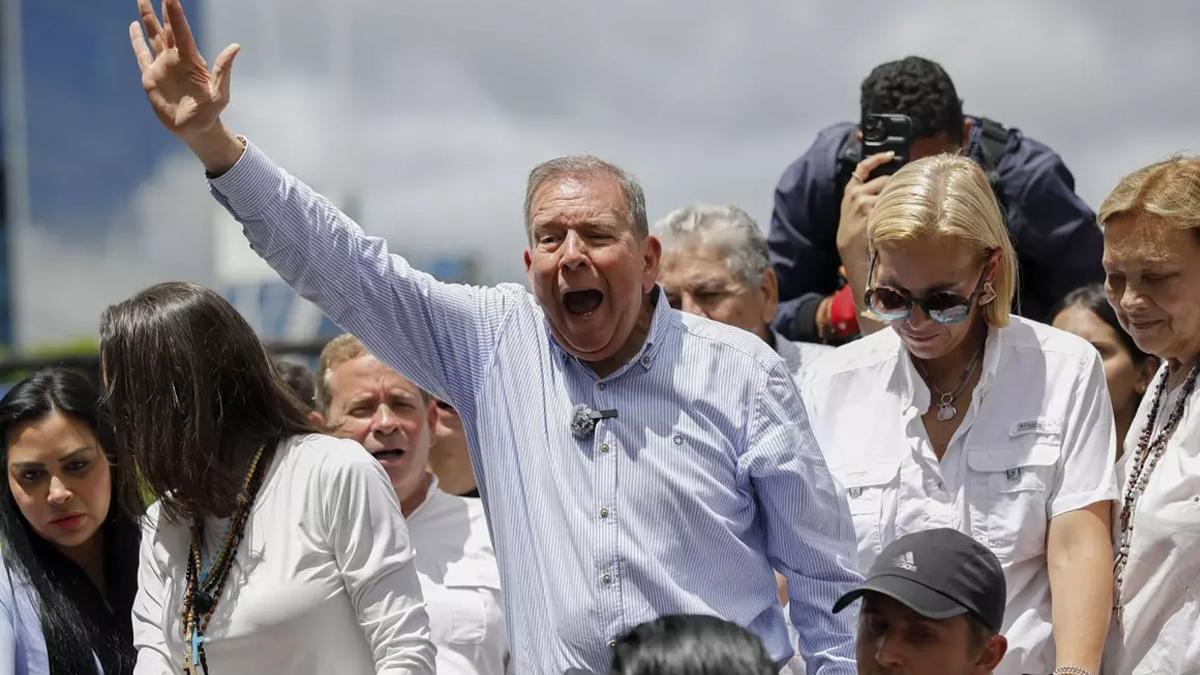 Venezuela'da seçim krizi! Muhalefet adayını 'meşru devlet başkanı' olarak tanıdılar