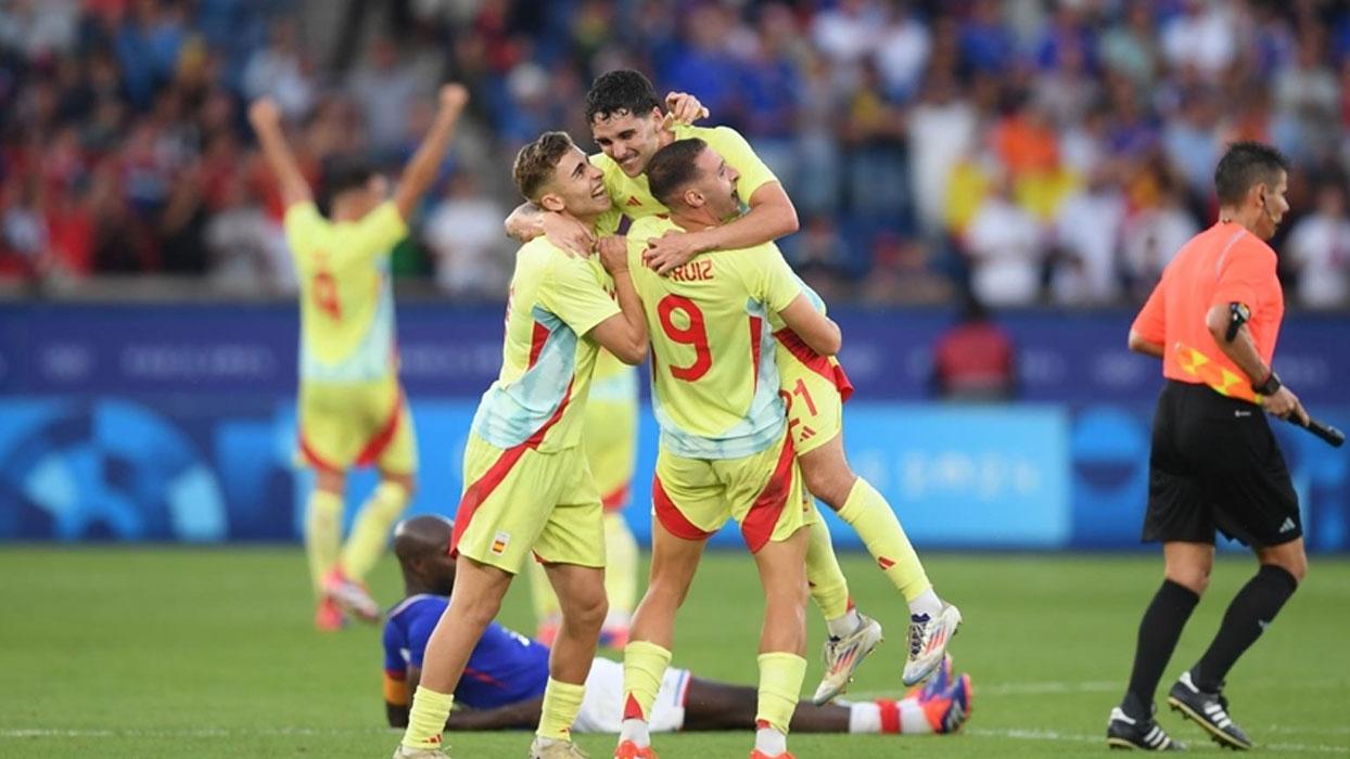 Futbolda Fransa'yı uzatmalarda mağlup eden İspanya altın madalya kazandı