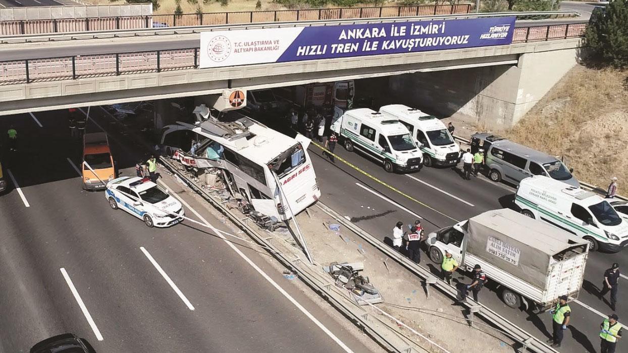 Uyuyan şoför katliamı! Köprüye ok gibi saplandı... 9 ölü 30 yaralı