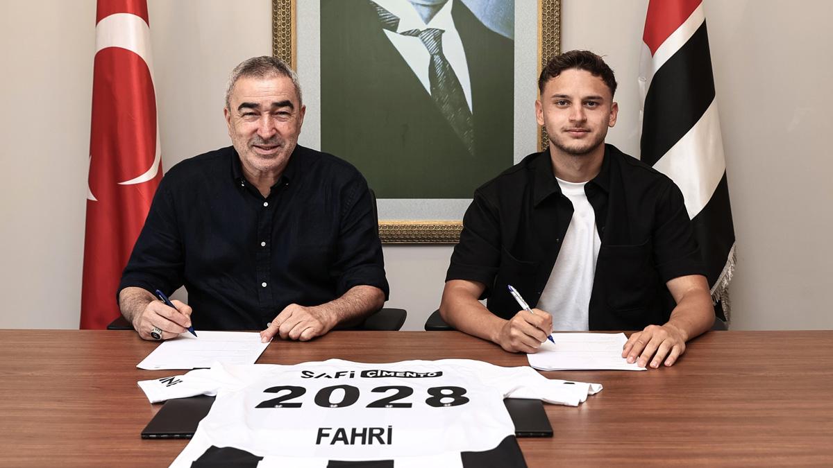 Beşiktaş genç futbolcusu Fahri Kerem Ay'ın sözleşmesini uzattı