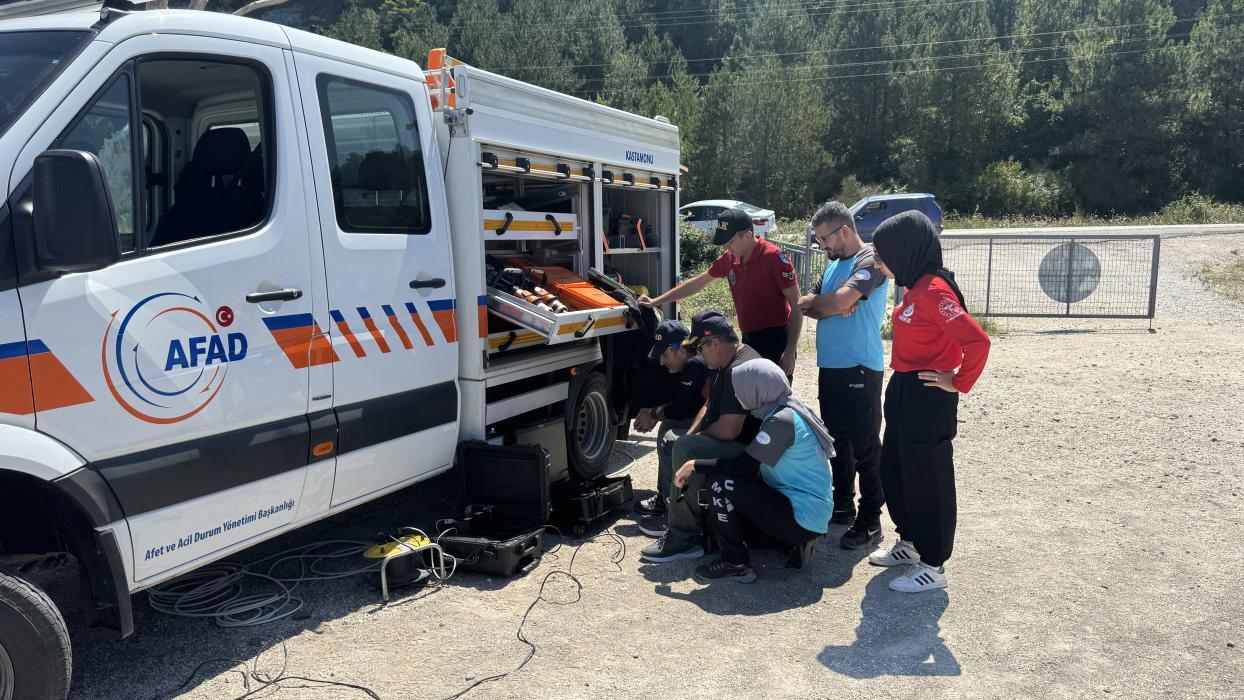 Kastamonu'da batan teknede kaybolan 3 kişiyi arama çalışmaları sürüyor
