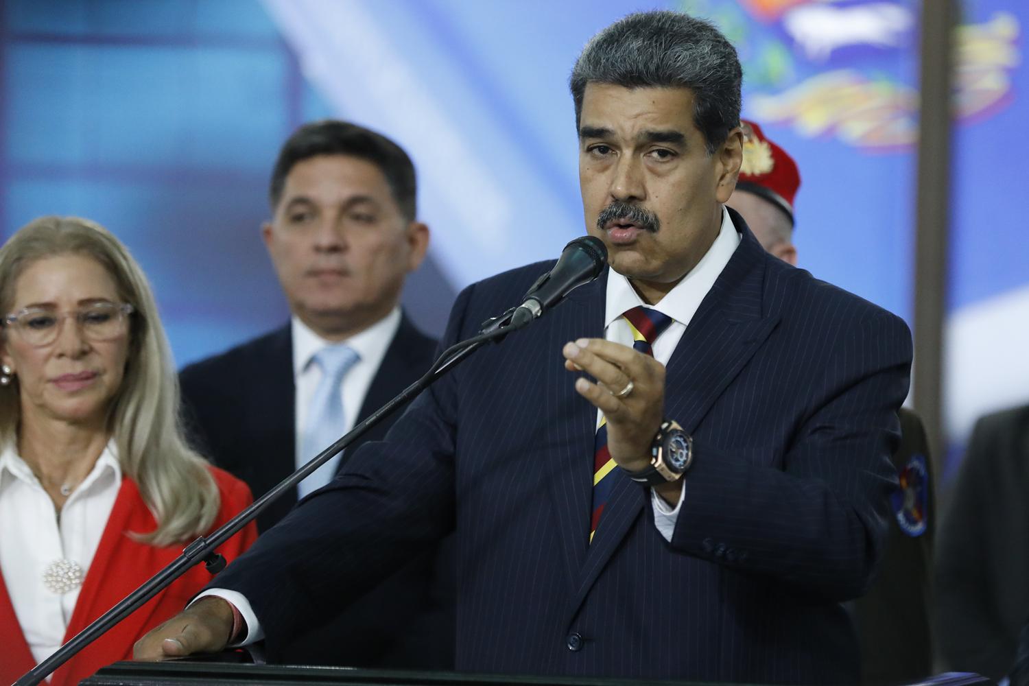 Venezuela lideri Maduro'dan rest: Ülkenin zenginliklerini teslim etmeyeceğiz