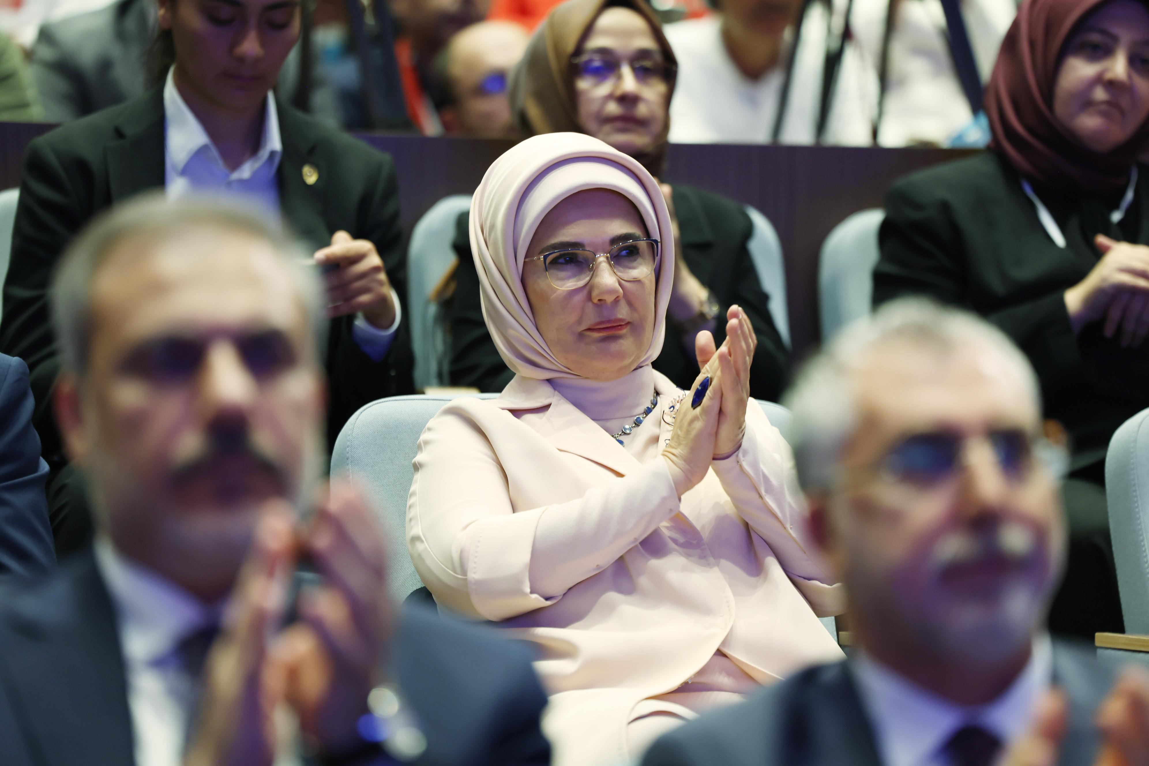 Emine Erdoğan, AK Parti'nin kuruluş yıl dönümünü kutladı