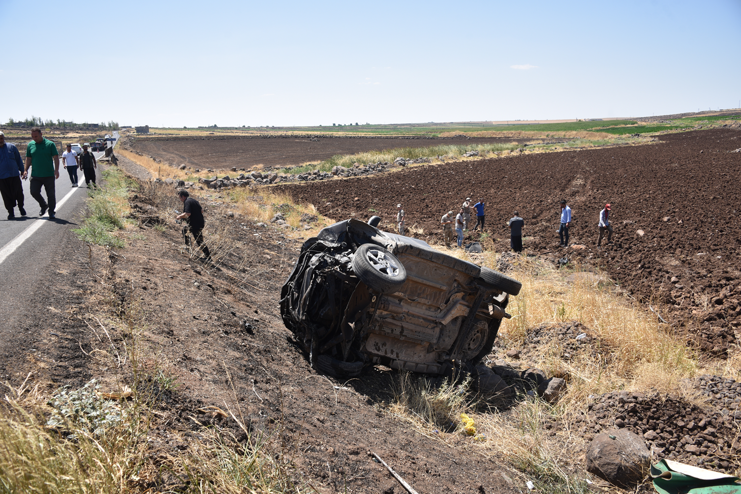 Siverek'te şarampole yuvarlanan otomobilde 1 kişi öldü, 3 kişi yaralandı