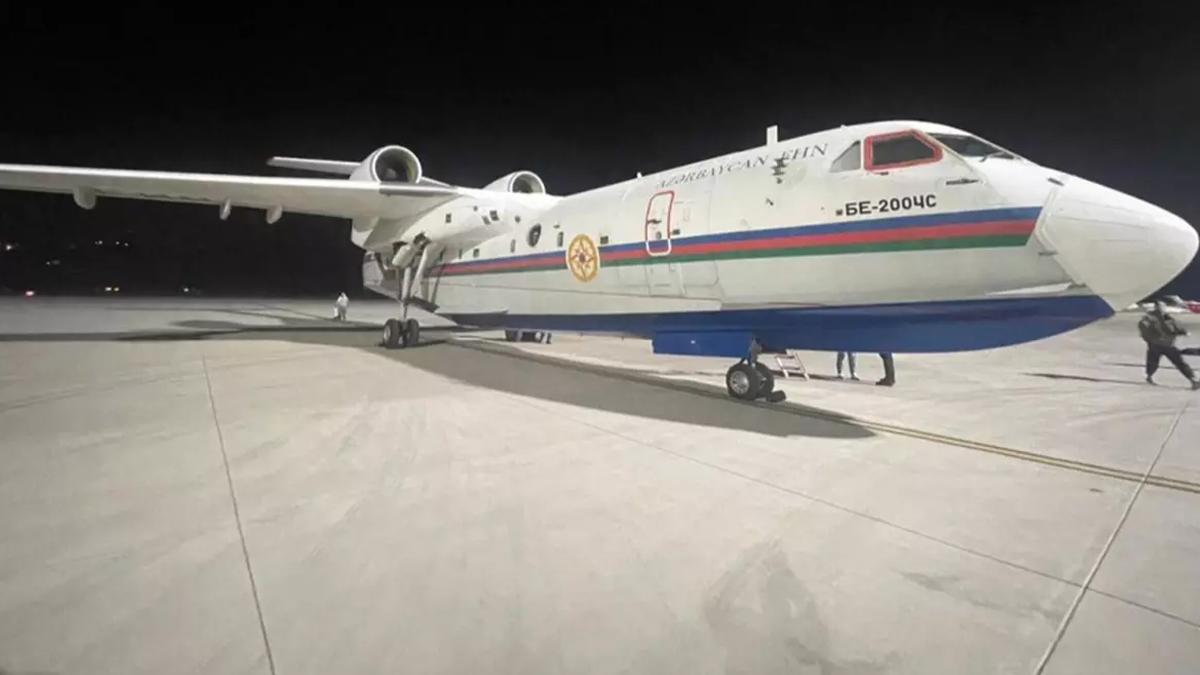 Kardeş ülke Azerbaycan'dan Türkiye'ye destek: BE-200ÇS amfibi uçağı İzmir'e indi