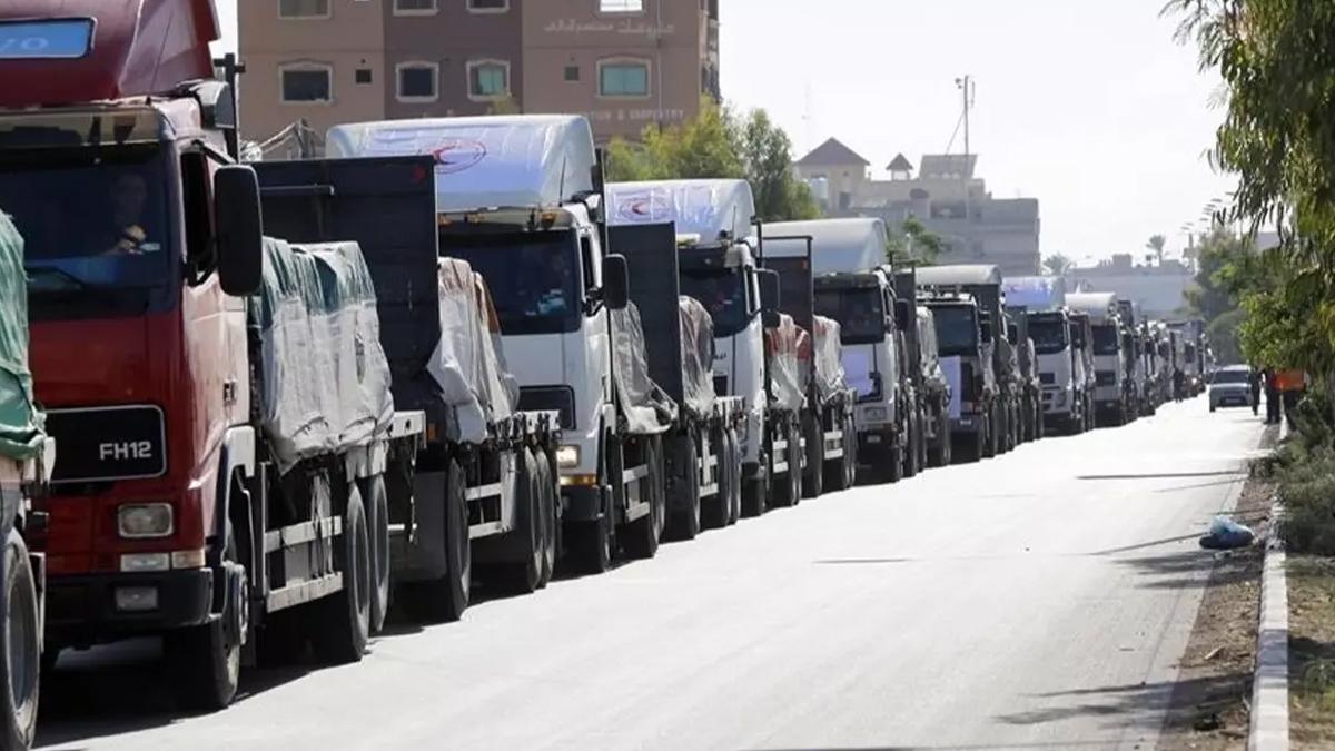 Türkiye'den Gazze'ye yardım eli! Refah sınır kapısında uzun kuyruklar oluştu