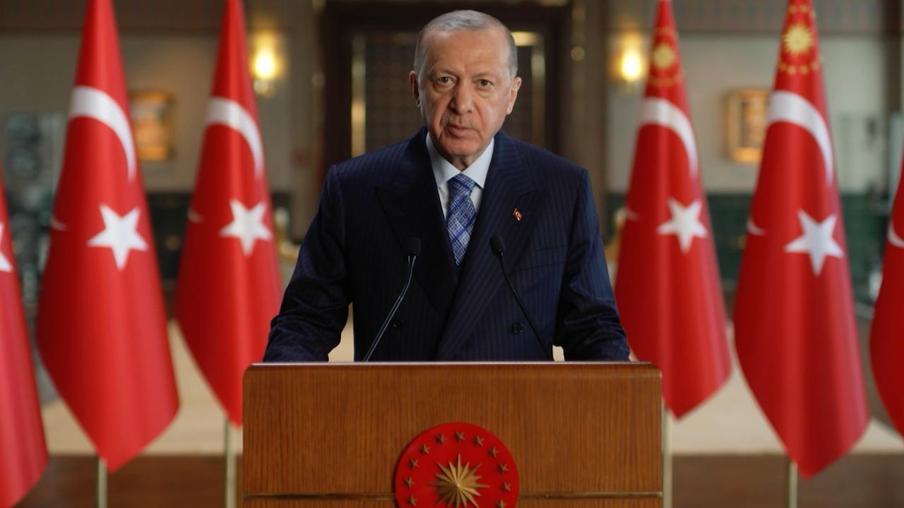 Başkan Erdoğan'dan geçmiş olsun telefonu: Yeni konutlara kavuşturacağız